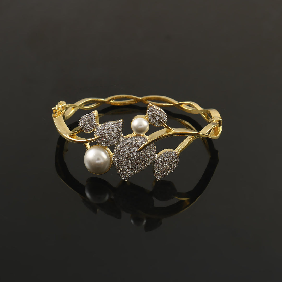 Women Gold-Plated Pearl Bracelet for Women and Girls